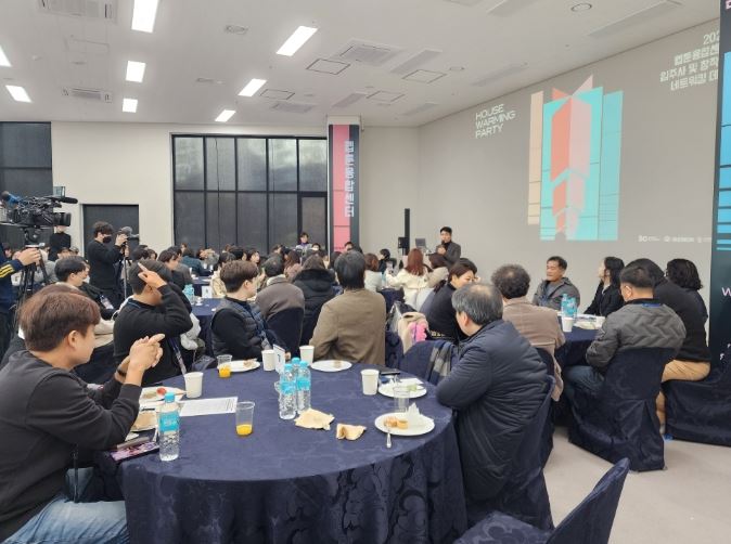 부천시 웹툰융합센터 입주기업 및 창작자를 대상으로 추진한 ‘웹툰융합센터 네트워킹 데이’ 행사를 성공적으로 개최했다.