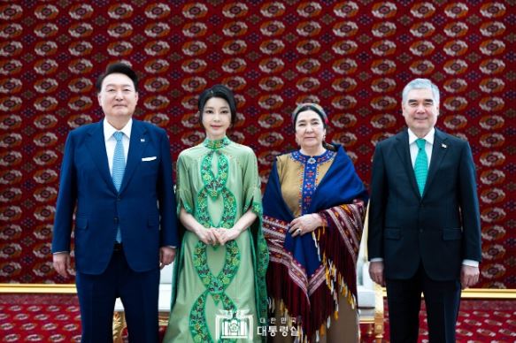 6월 11일 윤석열 대통령 부부는 투르크메니스탄 베르디무하메도프 최고지도자 부부와 친교 오찬을 가졌다.