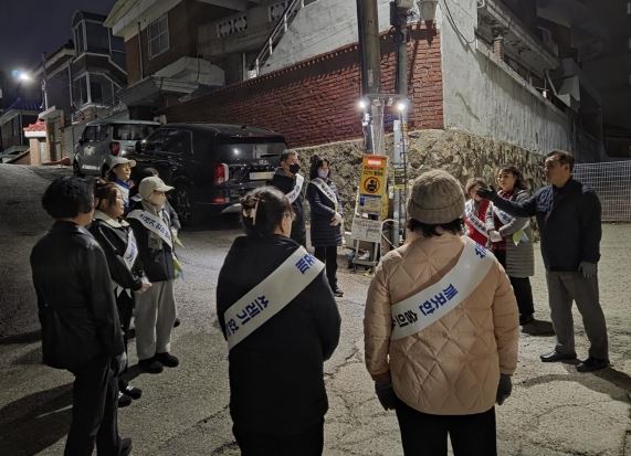 미추홀구 숭의4동, ‘내 집 앞 내가 치우기 생활화 사업’ 노상 반상회 실시해