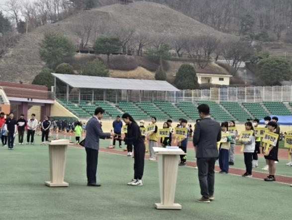 동두천양주교육지원청은 , 2025 동두천양주 육상꿈나무 학교스포츠클럽축제 성황리에 개최