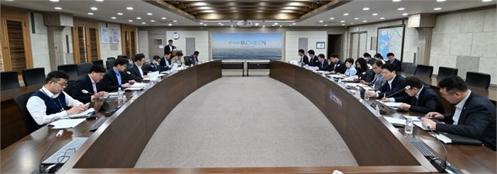 21일 시청 영상회의실에서 '2026년도 국비 확보를 위한 제3차 보고회'가 열리고 있다.