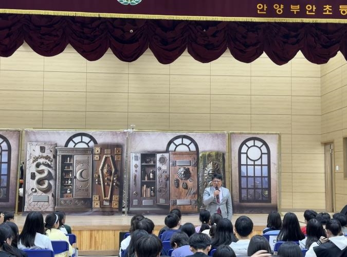 경기도의회 김재훈 의원, 경기도평생교육진흥원 경기미래교육 파주캠퍼스 찾아가는 영어뮤지컬 현장 방문