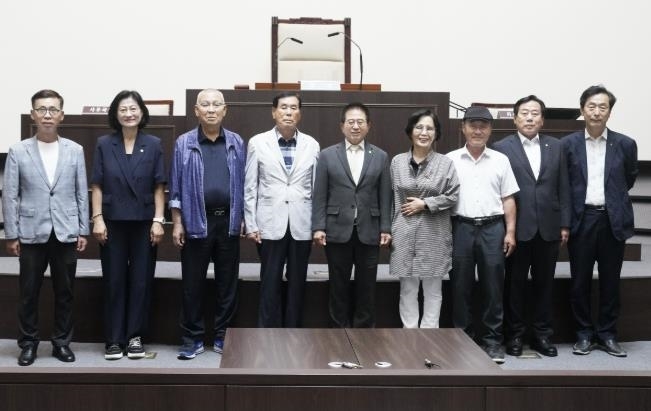 광주시의회 허경행 의장, 전직 의장 간담회 개최…제9대 광주시의회 후반기 개원 1주년을 맞아 소통의 시간 가져