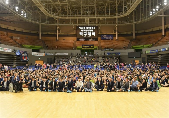 축하 떡케이크 절단식 기념 촬영