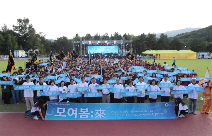 “청춘의 무대 된 춘천 대학연합축제… 시장·총장 밴드 공연 눈길”