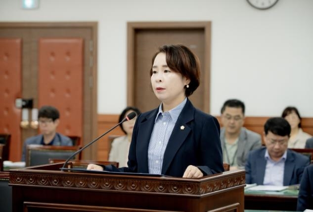 남양주시의회 314회 임시회 자치행정위원회에서 정현미 의원이 ‘행사예산 공개 조례’ 제안설명을 하고 있다.
