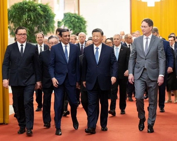  시 주석이 3월 28일 오전 베이징 인민대회당에서 국제 공상계 대표와 회견했다. (사진/신화통신)