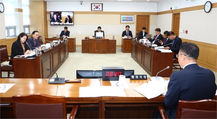 강원특별자치도의회 행정국 행정사무감사 실시