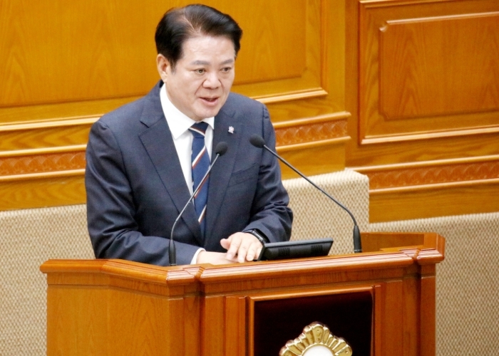 제307회 안양시의회 제2차 정례회에서 최대호 안양시장이 시정연설을 하고 있다