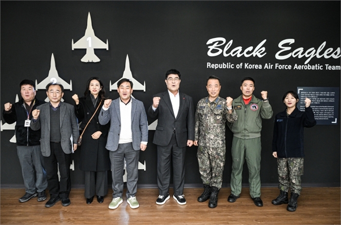 박상수 이사장, 제53특수비행전대 방문