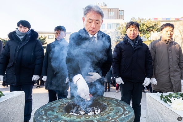  ‘3.1만세운동 기념탑’ 참배