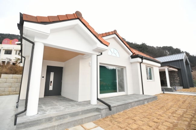 지난해 11월 준공된 화천군 신혼부부 임대주택단지 전경