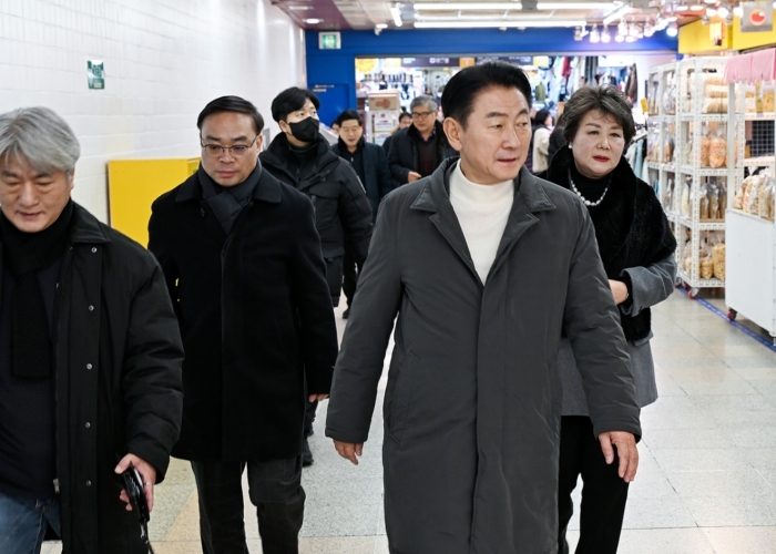 의정부시는 1월 9일 관내 주요 상권을 방문해 상인들과 소통하며 새해 민생 현장을 점검했다.